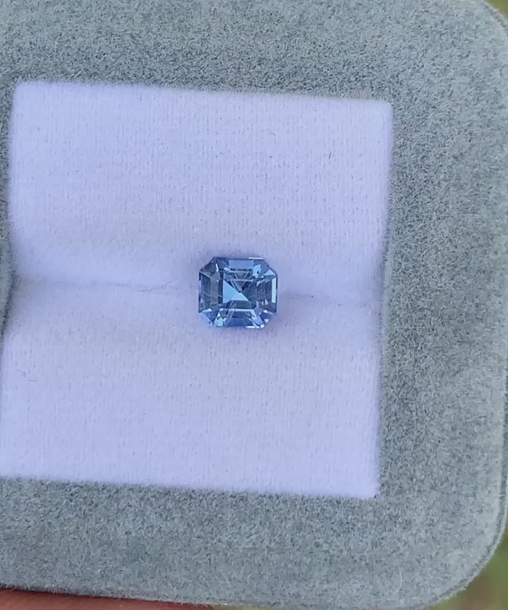 saphir-bleu-émeraude carrée-1-53ct