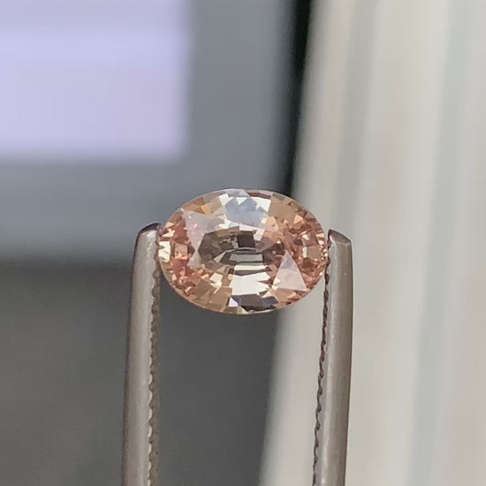 Peach Sapphire Oval 1,52