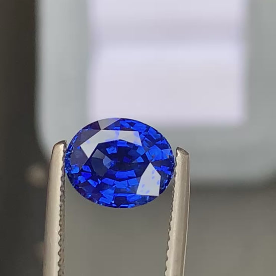 Vivid Blue Sapphire oval cut 3.30ct