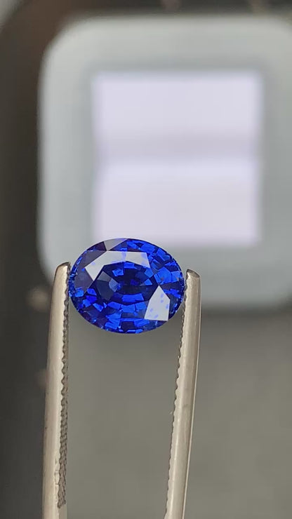 Vivid Blue Sapphire oval cut 3.30ct