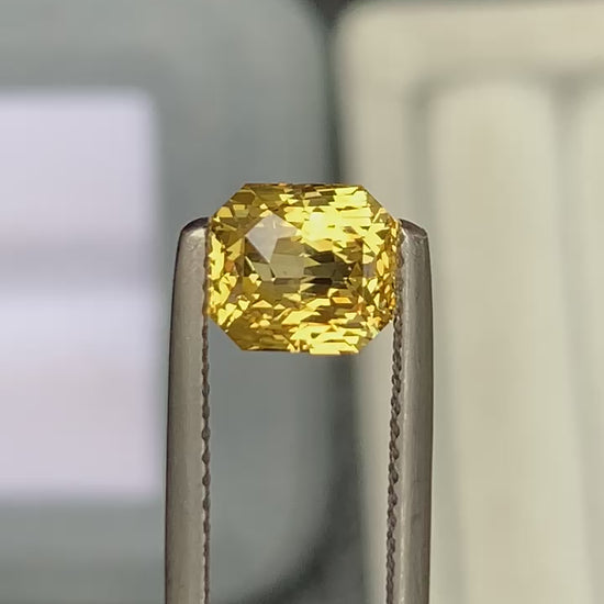 Vivid Yellow Cushion 2,51ct
