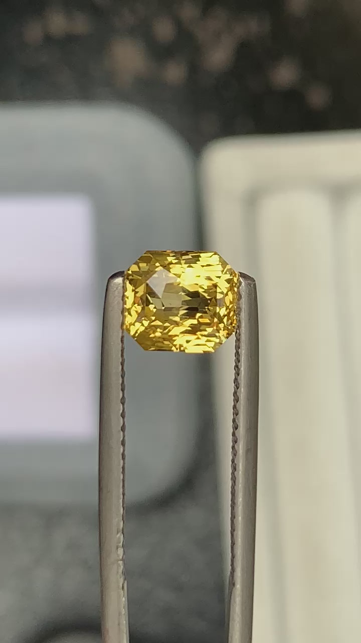 Vivid Yellow Cushion 2,51ct