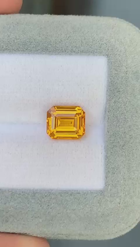 saphir-jaune-émeraude-4-02ct-video-2
