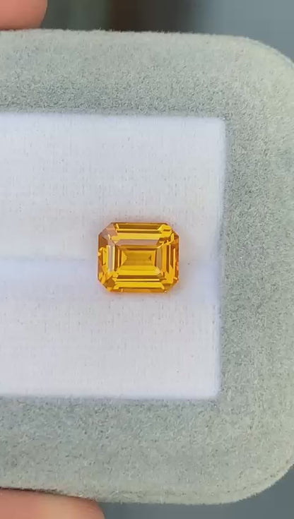saphir-jaune-émeraude-4-02ct-video-2