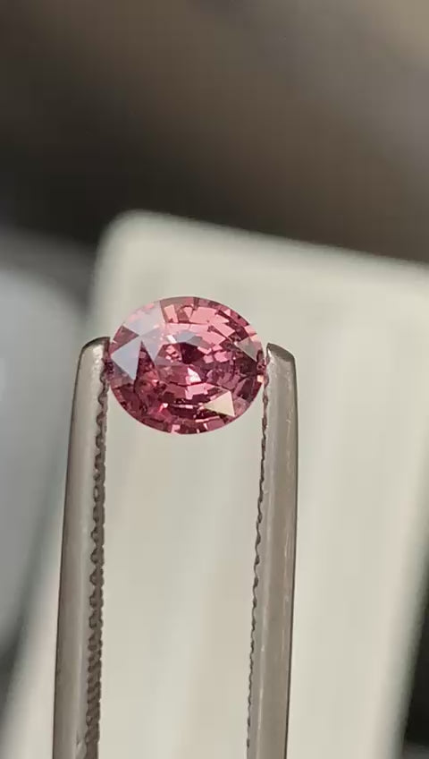 saphir-padparadscha-ovale-0-78ct-video-1