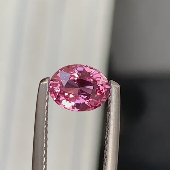 saphir-padparadscha-ovale-1-05-ct-video-1