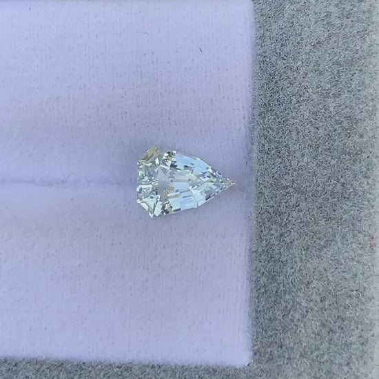 saphir-blanc-bouclier-1-57ct