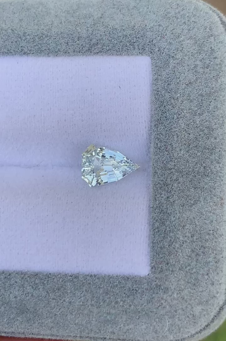 saphir-blanc-bouclier-1-57ct