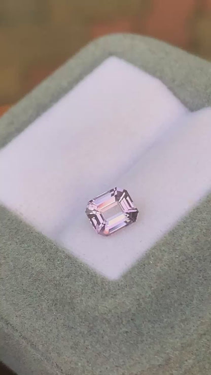 Lavender spinel emerald 1,03ct -video 2