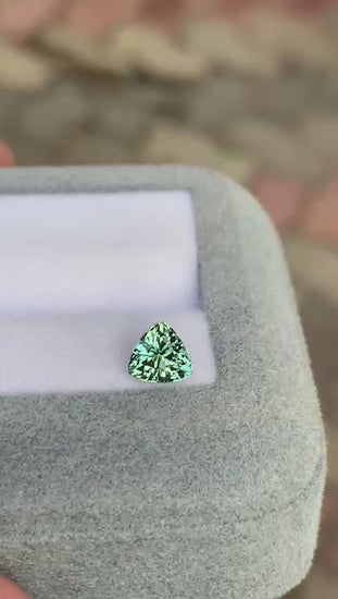 saphir-teal-trillion-1-10ct-video-1