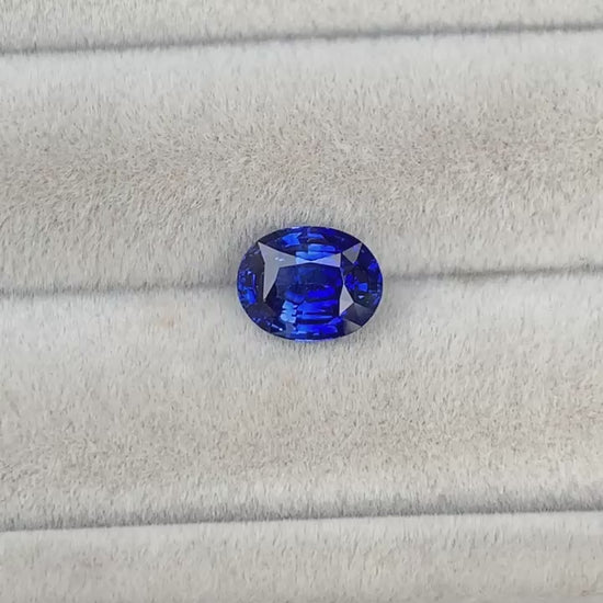 saphir-bleu-ovale-1-54ct-video-2