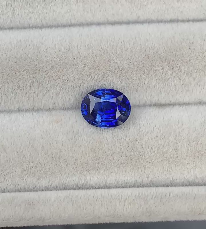 saphir-bleu-ovale-1-54ct-video-2