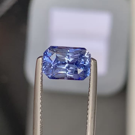 saphir-bleu-radiant-3-05ct-video-1