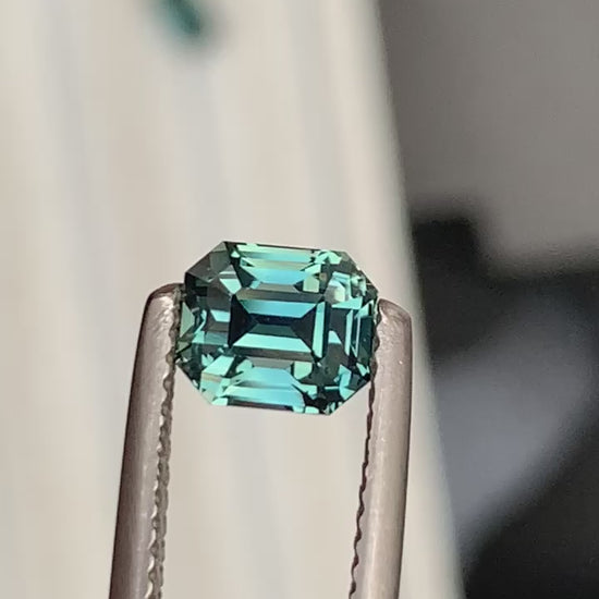saphir-teal-émeraude-2-02ct-video-1