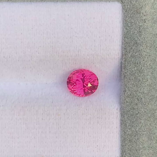 spinelle-rose-ovale-1-01ct-video-2