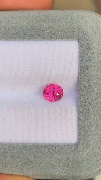 spinelle-rose-ovale-1-01ct-video-2
