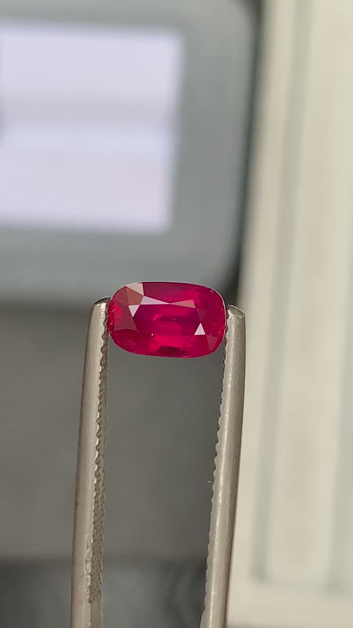 Ruby long cushion 1,50ct