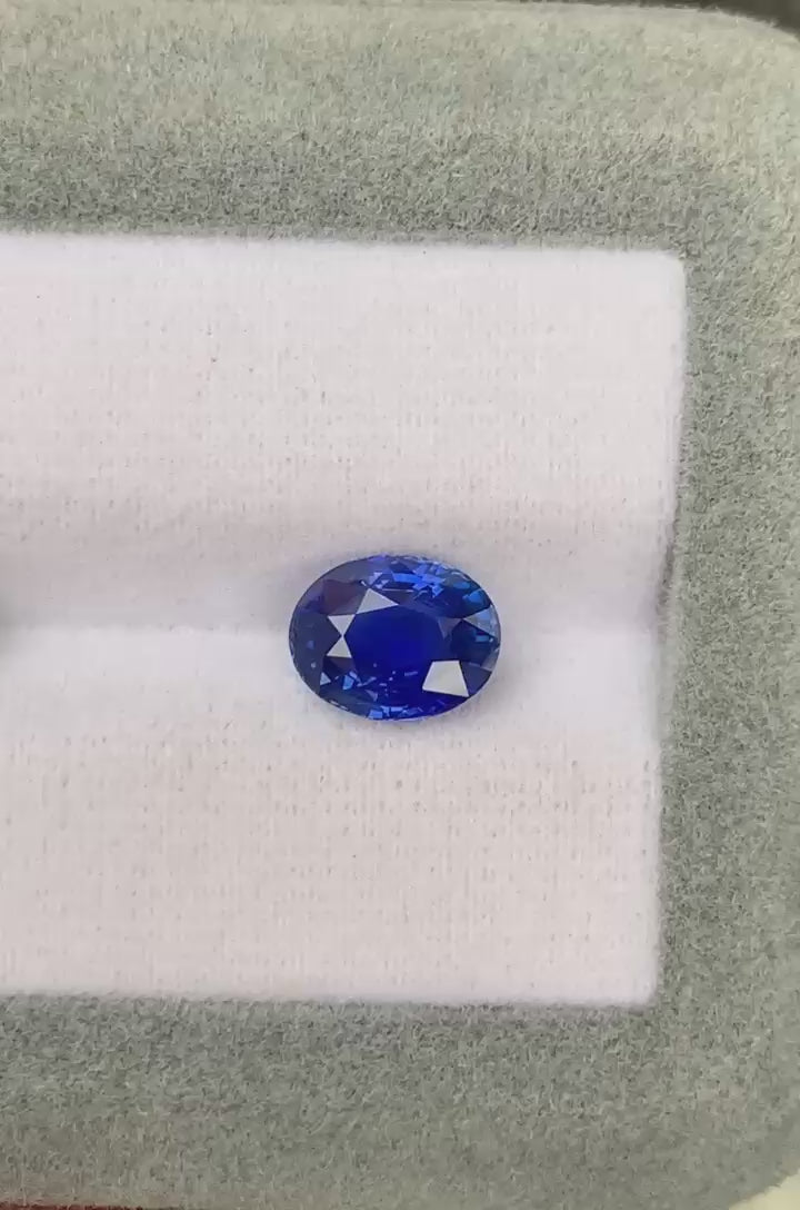 cornflower blue sapphire oval 2,50ct video 1