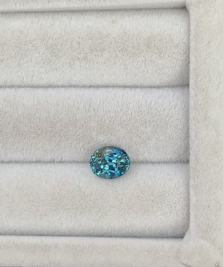saphir-teal-ovale-1-53ct-video-2