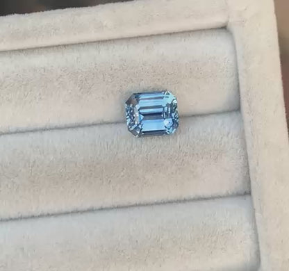 saphir-bleu-émeraude-3-04ct-video-2