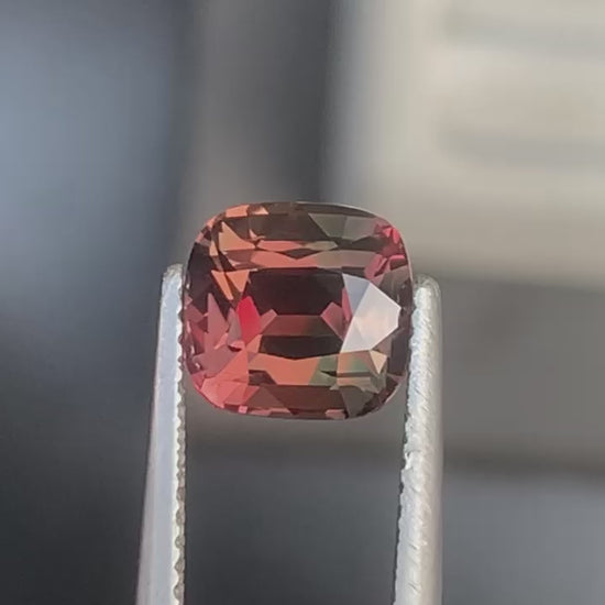 saphir-bicolore-coussin-3-52ct-video-1