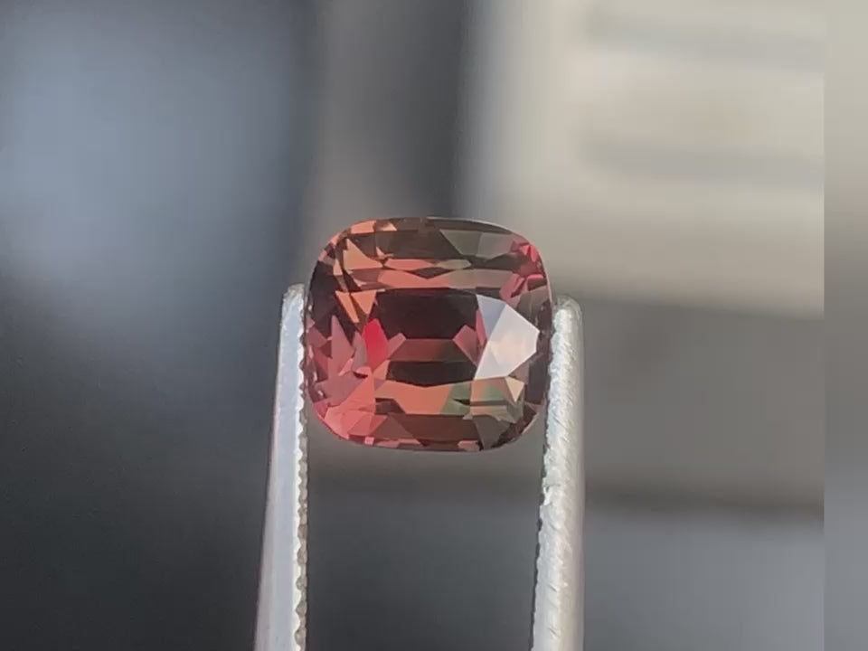 saphir-bicolore-coussin-3-52ct-video-1