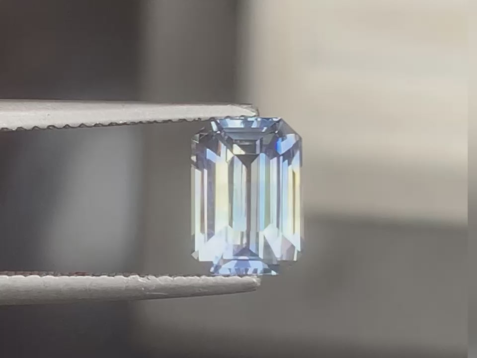 bi colour sapphire  emerald 2,52ct video 2