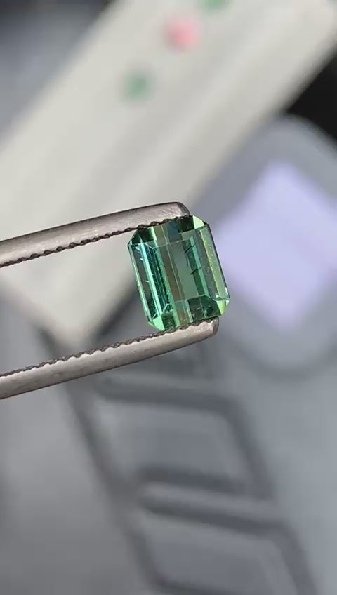 tourmaline-verte-octogonale-1-55-ct-video-1