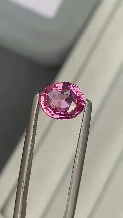 saphir-padparadscha-ovale-2-01ct-video-1