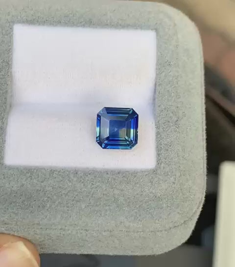 saphir-bicolore-émeraude-carré-3-55ct-video-3