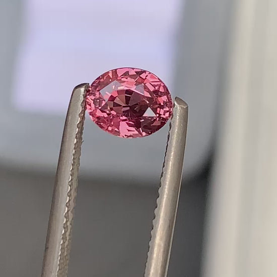 padparadscha-saphir-ovale-1-52ct-video-1