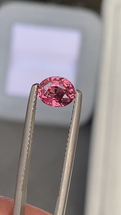 padparadscha-saphir-ovale-1-52ct-video-1