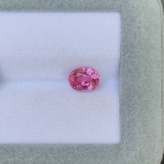 saphir-padparadscha-ovale-1-63ct-video-2
