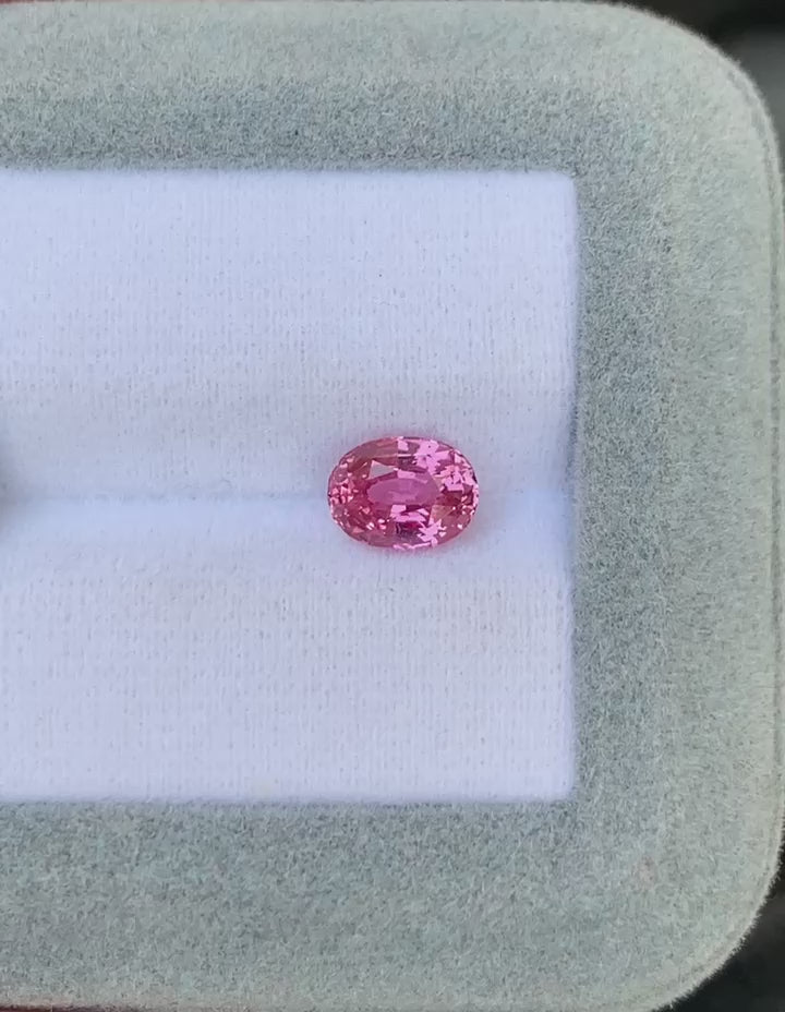 saphir-padparadscha-ovale-1-63ct-video-2