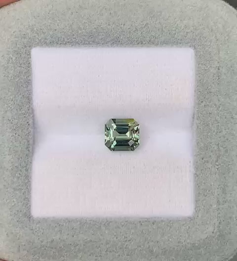 saphir-vert-émeraude-1-51ct-video-2