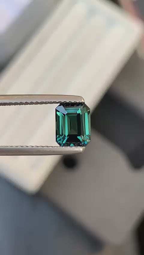 saphir-teal-émeraude-1-90ct-video-1