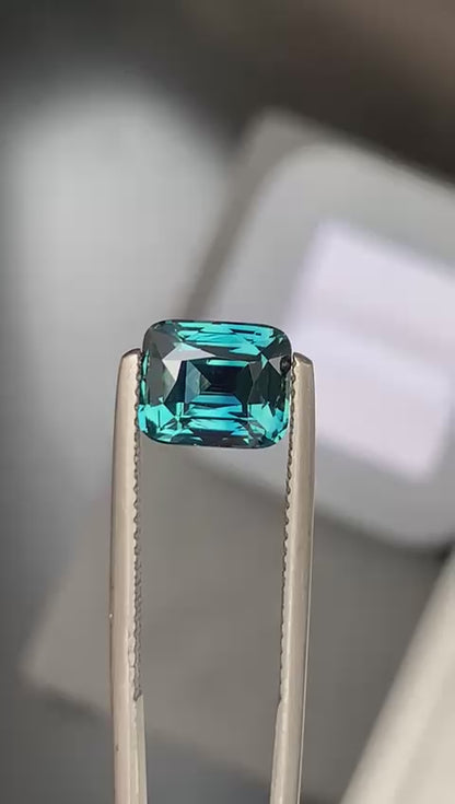 saphir-teal-coussin-allongé-3-02ct-video-1