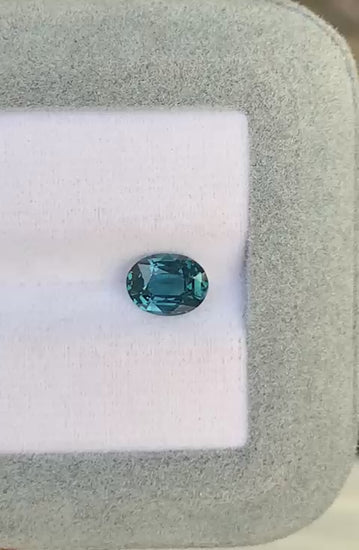 saphir-teal-ovale-1-53-ct-video-2