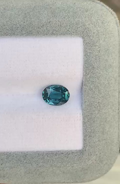 saphir-teal-ovale-1-53-ct-video-2