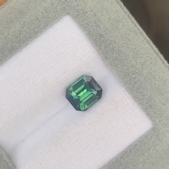 saphir-teal-émeraude-2-51ct-video-2