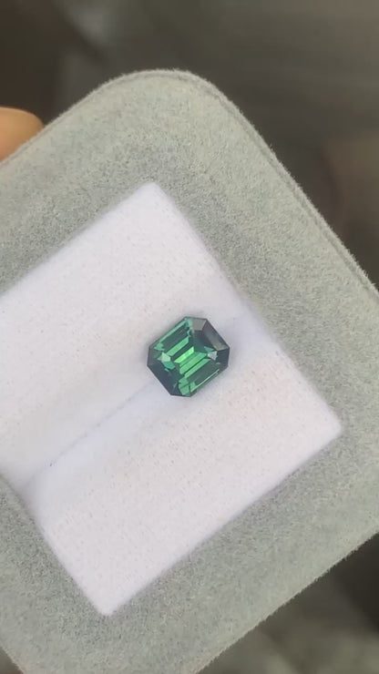 saphir-teal-émeraude-2-51ct-video-2