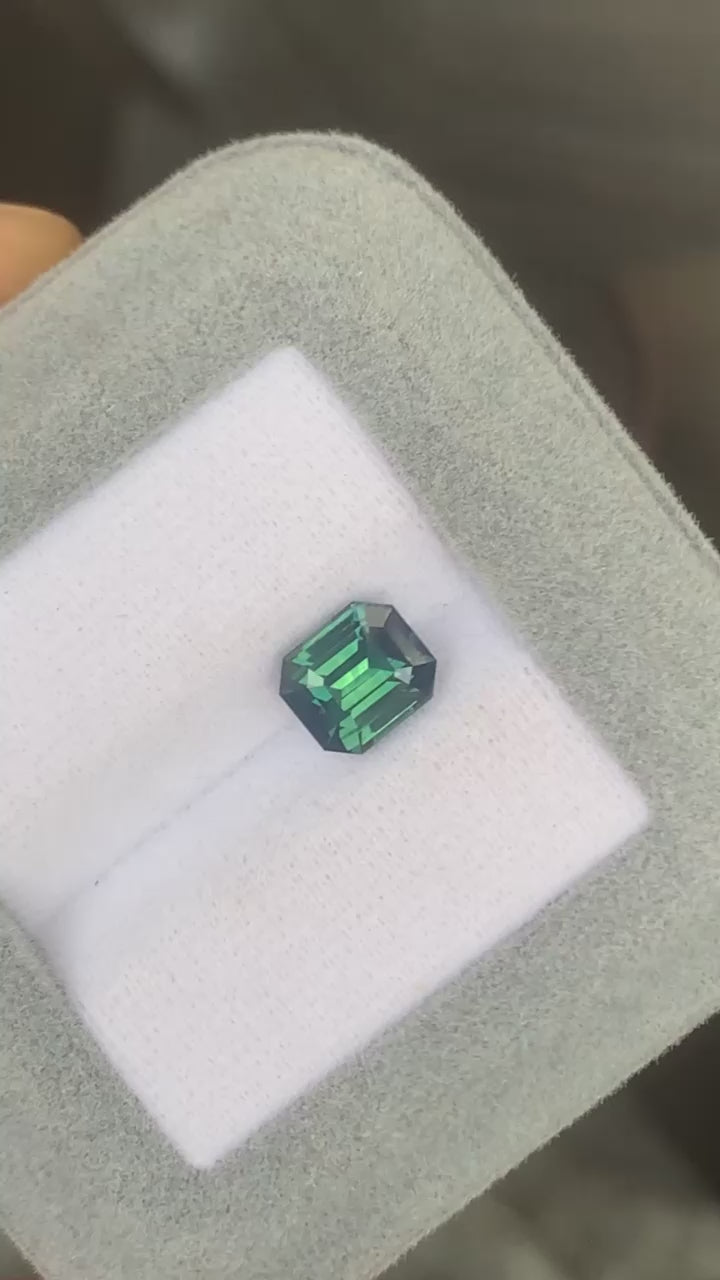 saphir-teal-émeraude-2-51ct-video-2