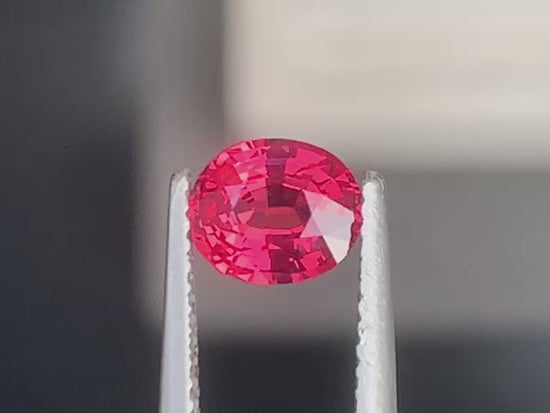 spinelle-rose-ovale-1-06-ct-video-1