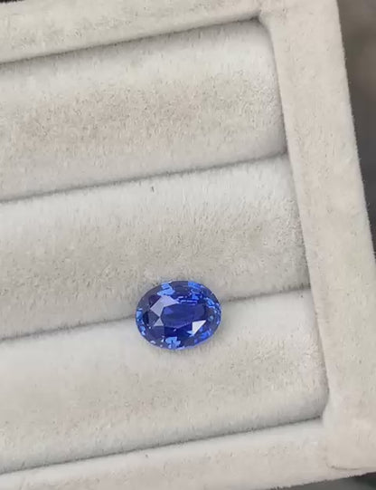 saphir-bleu-ovale-2-29ct-video-3
