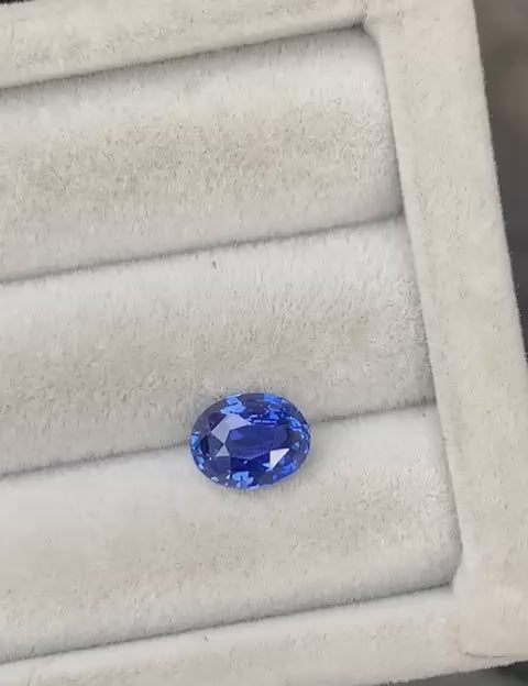 saphir-bleu-ovale-2-29ct-video-3