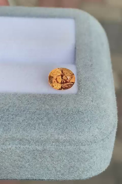 saphir-orange-ovale-1-51ct-video-2