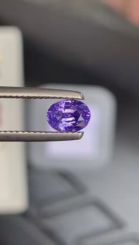 saphir-violet-ovale-1-00-ct-video-1