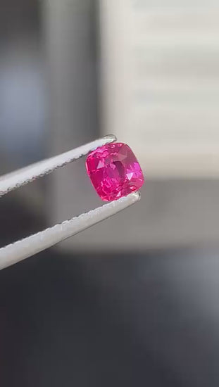 saphir-rose-coussin-0-64ct-video-1