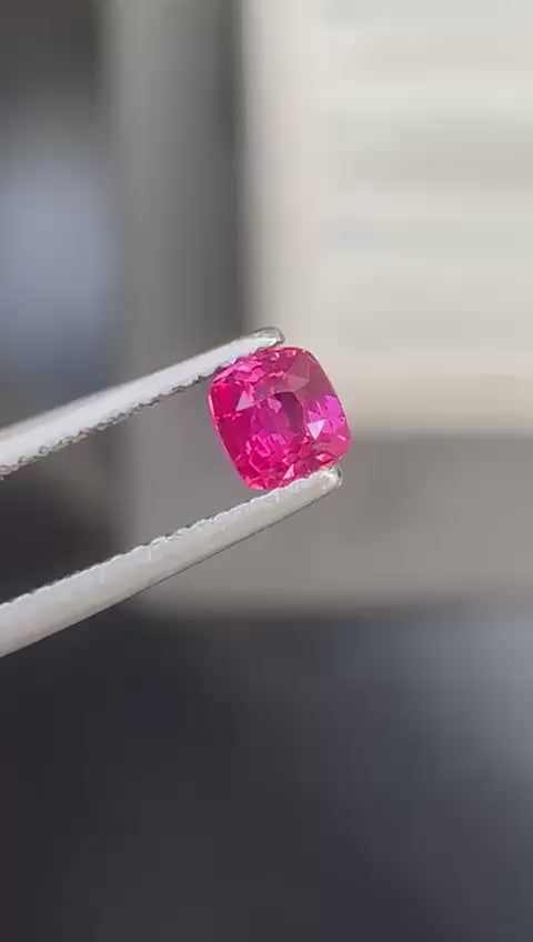 saphir-rose-coussin-0-64ct-video-1