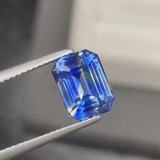 saphir-multicolore-émeraude-4-07ct-video-1
